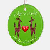 Modern Buck en Doe ons eerste kerstfeest Keramisch Ornament (Links)