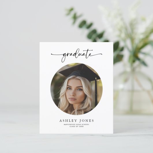 Modern Budget Fotocollage Afstuderen Uitnodiging (Staand voorkant)
