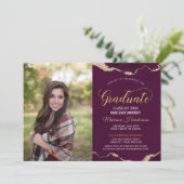 Modern Burgundy and Gold Afstuderen Photo Invite Kaart (Staand voorkant)