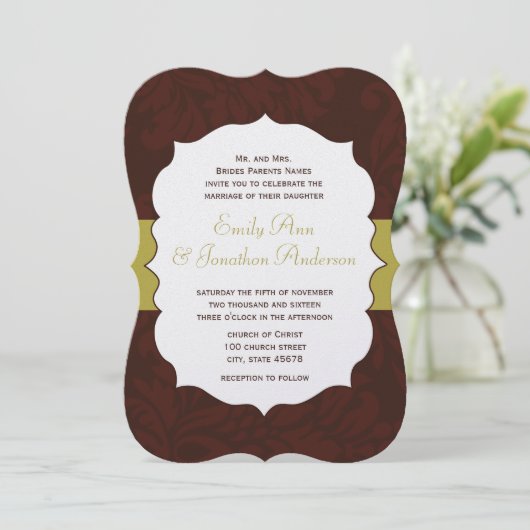 Modern Burgundy Chartreuse Damask Wedding Invite Kaart (Staand voorkant)