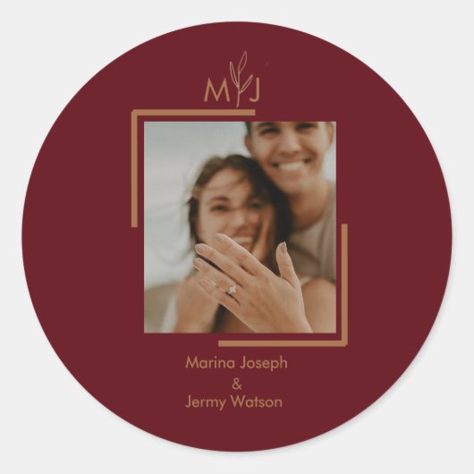 Modern Burgundy Couple Photo Monogram Ronde Sticker (Voorkant)