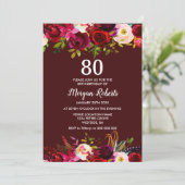Modern Burgundy Floral 80th Birthday Party Invite Kaart (Staand voorkant)