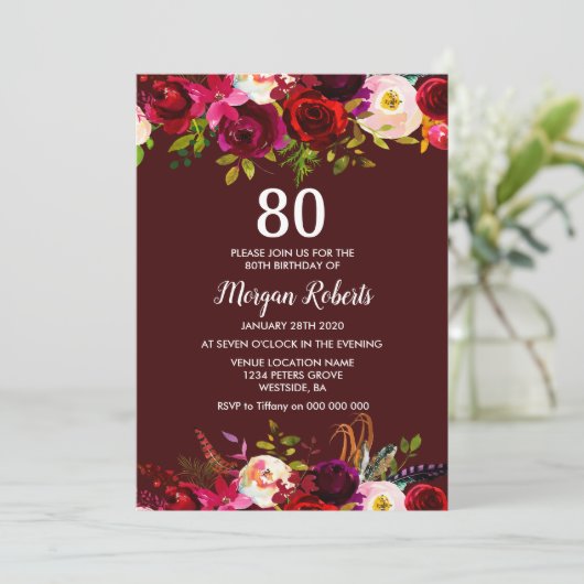 Modern Burgundy Floral 80th Birthday Party Invite Kaart (Staand voorkant)