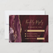Modern Burgundy Gold Agate Wedding RSVP Kaartje (Voorkant)