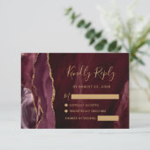 Modern Burgundy Gold Agate Wedding RSVP Kaartje (Staand voorkant)