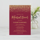 Modern Burgundy Gold Faux Glitter Rehearsal Dinner Kaart (Staand voorkant)
