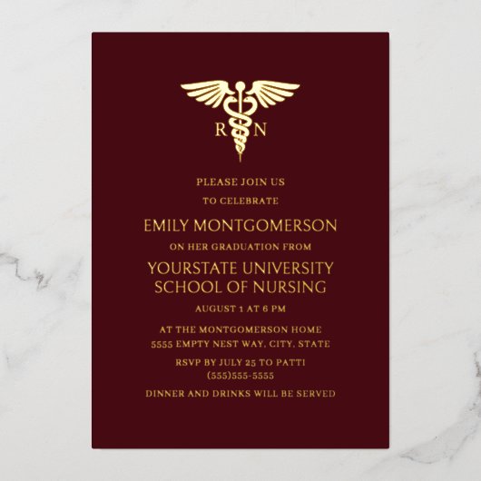 Modern Burgundy Gold Nursing School RN Afstuderen Folie Uitnodiging (Voorkant)