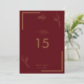 Modern Burgundy Golden Border Wedding Table Number Kaart (Staand voorkant)