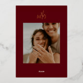 Modern Burgundy Golden Leaflet Border Monogram Folie Uitnodiging (Achterkant)