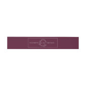 Modern Burgundy Leafy Crest Monogram Weddenschap Uitnodigingen Wikkel (Vlak)
