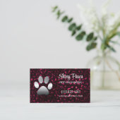 Modern Burgundy Leopard Print Dog Paw Pet Grooming Visitekaartje (Staand voorkant)