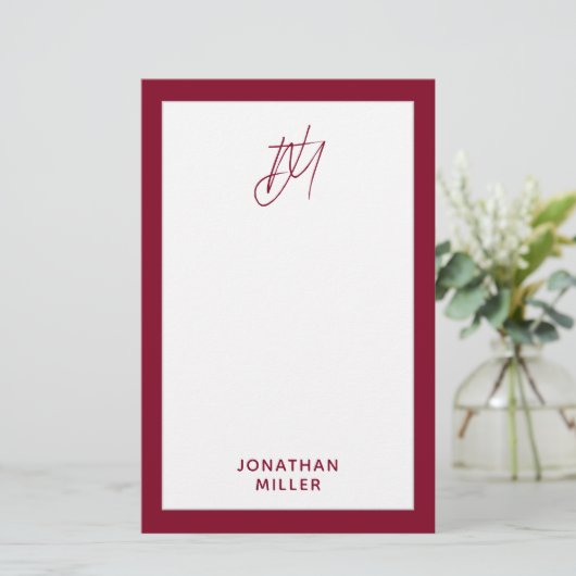Modern Burgundy Monogram Briefpapier (Staand voorkant)