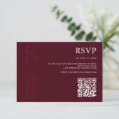 Modern Burgundy Monogram Minimalist Wedding RSVP Kaartje (Staand voorkant)