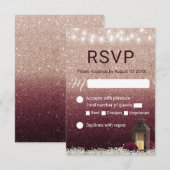 Modern Burgundy Roos Gold Lantern Wedding RSVP Kaartje (Voorkant / Achterkant)