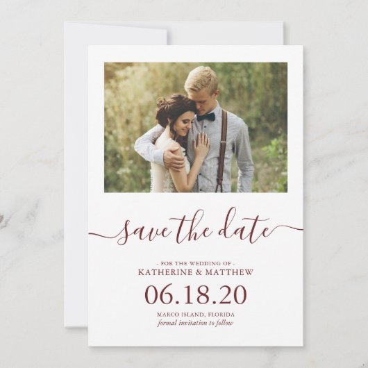 Modern Burgundy Script Wedding Save the Date Kaart (Voorkant)