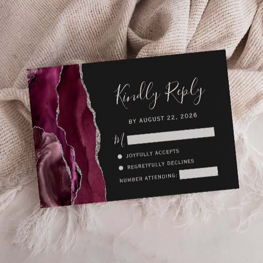 Modern Burgundy Silver Agate Dark Wedding RSVP Kaartje