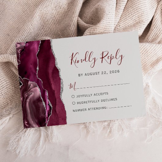 Modern Burgundy Silver Agate Pale Gray Wedding RSVP Kaartje