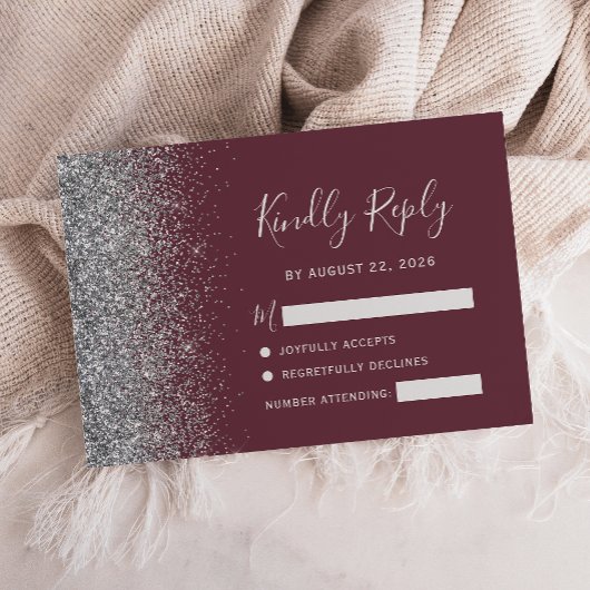 Modern Burgundy Silver Faux Glitter Edge RSVP Kaartje