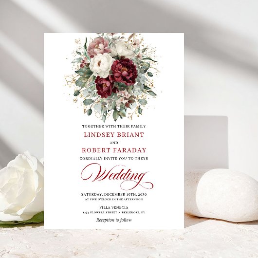 Modern Burgundy White Floral Gold Wedding Invite Kaart