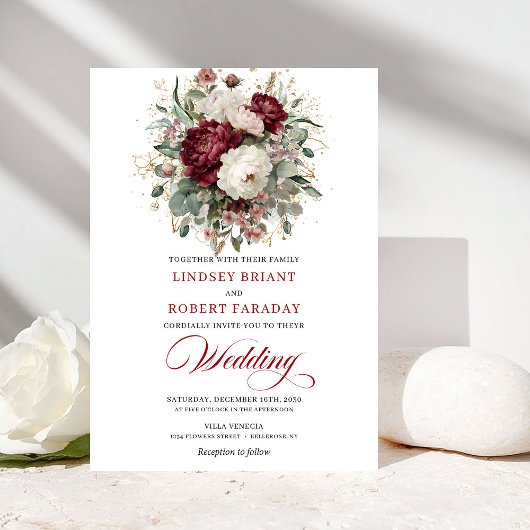 Modern Burgundy White Gold Floral Wedding Invite Kaart