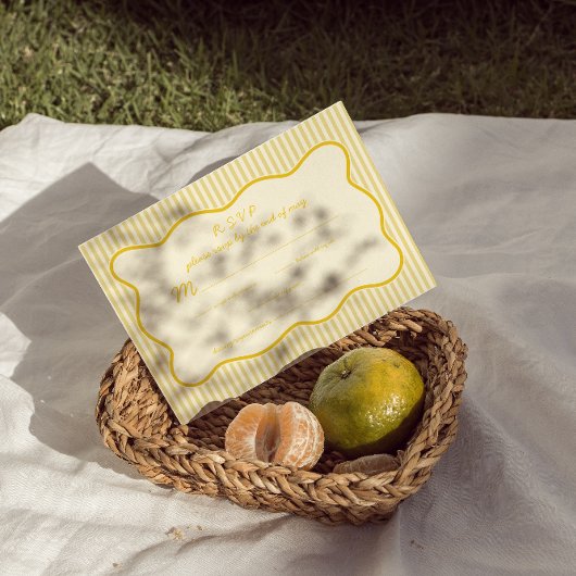 Modern Butter Yellow Wedding Response Kaart