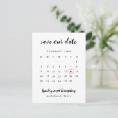 Modern Calendar Red Heart Wedding Save the Date Aankondigingskaart (Staand voorkant)
