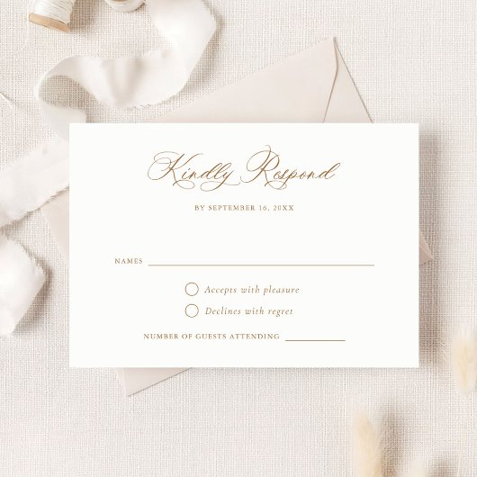 Modern Calligrafie Script Elegant Gold RSVP Kaart