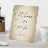 Modern Calligrafiescript Gold Favors Wedding Reclamebord Met Voetstuk (Insitu)