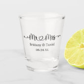Modern Calligraphy Heart Mr. en Mrs Wedding Shot Glas (Voorkant)
