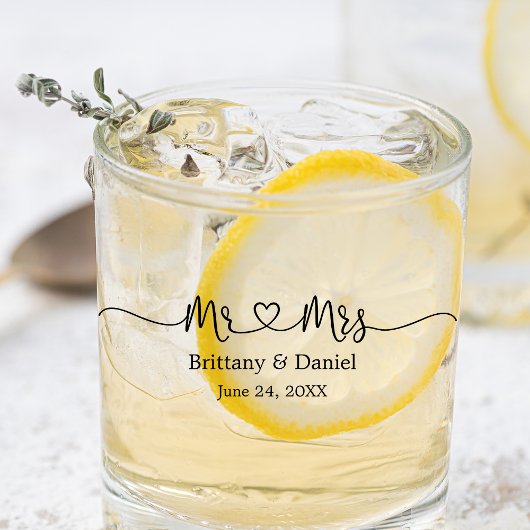 Modern Calligraphy Heart Mr. en Mrs Wedding Whisky Glas