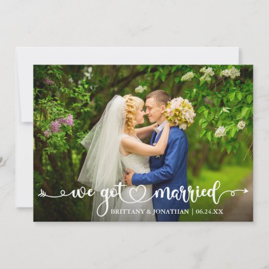 Modern Calligraphy Heart We Got Married Wedding Aankondiging (Voorkant)