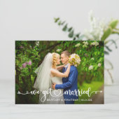 Modern Calligraphy Heart We Got Married Wedding Aankondiging (Staand voorkant)