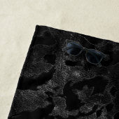 Modern Camo-Black en Dark Gray-camouflage Strandlaken (In situ)