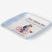 Modern Casual Romantisch Trouwen Artistiek Paar Papieren Bordje (Gebogen)