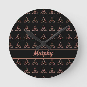 Modern Celtic Trinity Knot Irish Familienaam Ronde Klok