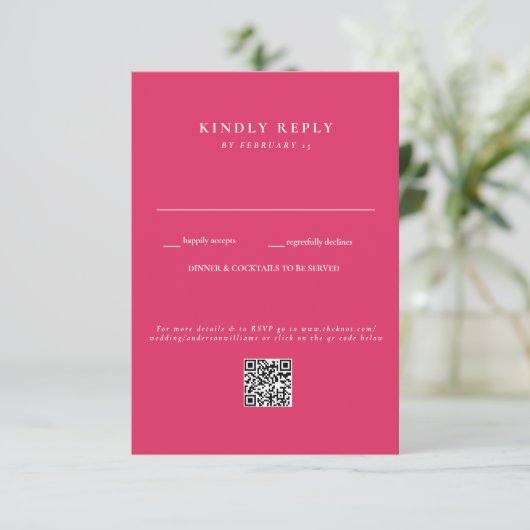 Modern Cerise Wedding QR Code RSVP Kaartje (Staand voorkant)
