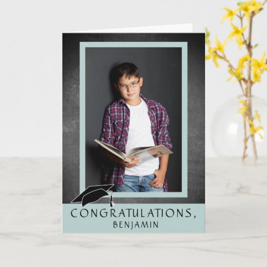 Modern Chalkboard Gefeliciteerd Afstuderen Foto Kaart (Gele Bloem)