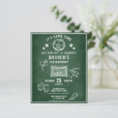 Modern Chalkboard Voetbal Budget Verjaardag Uitnod (Staand voorkant)