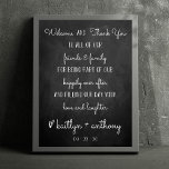 Modern Chalkboard Weddenschap Welkomstwoord en bed Poster<br><div class="desc">Deze moderne en zeer trendy bruiloft welkom en bedankt teken is perfect voor je gasten als onderdeel van je trouwdecor. Het ontwerp kenmerkt trendy typografie op een achtergrond van het karton met gemakkelijk om namen en trouwdatum uit te geven.</div>