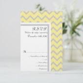Modern Chevron Geel/Grijs Bruiloft RSVP Kaart (Staand voorkant)