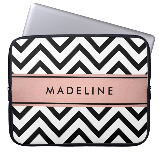 Modern Chevron Pattern & Name Pink, Black & White Laptop Sleeve (Voorkant)