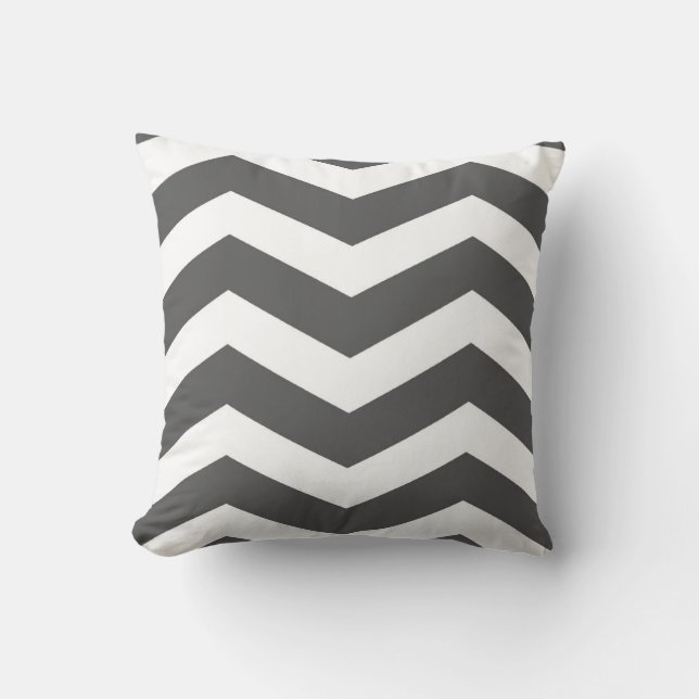 Modern Chevron Stripes in Charcoal Grey and White Kussen (Voorkant)