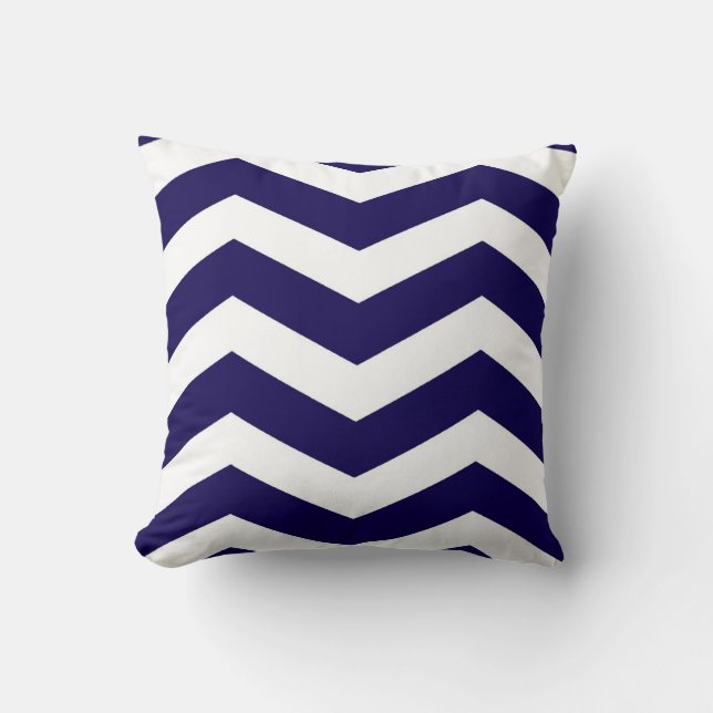 Modern Chevron Stripes in Cobalt Blue en White Kussen (Voorkant)
