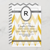 Modern Chevron-uitnodiging met Monogram-grijze che Kaart (Voorkant / Achterkant)