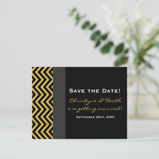 Modern Chevron Zwart & Goud Opslaan Datum Briefkaa Aankondigingskaart (Staand voorkant)