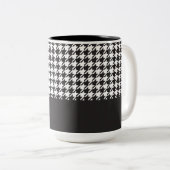 Modern Chic Black en White Houndstooth Tweekleurige Koffiemok (Voorkant rechts)