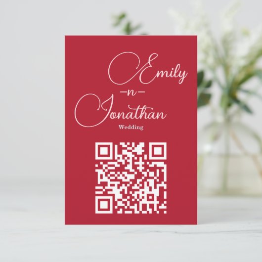Modern Chic Editorial Deep Red Wedding Informatiekaartje (Staand voorkant)