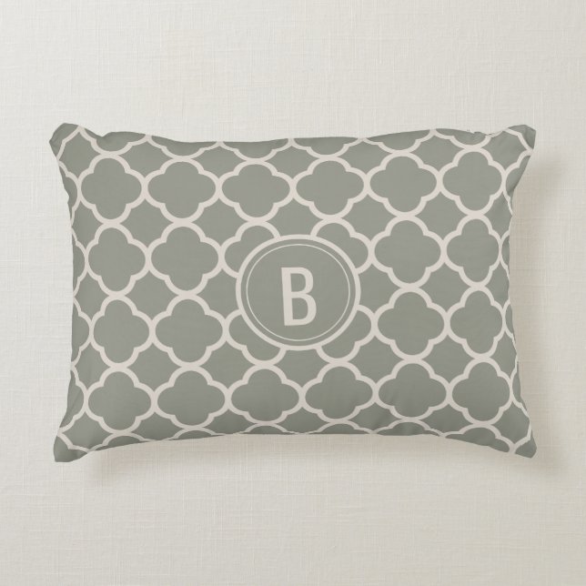 Modern Chic Evergreen Monogram Quatrefoil Patroon Accent Kussen (Voorkant)
