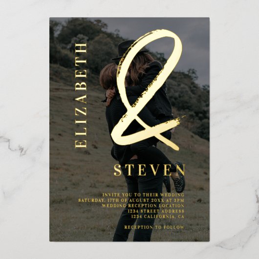 Modern chic gold ampersand noemt foto bruiloft folie uitnodiging (Voorkant)