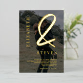 Modern chic gold ampersand noemt foto bruiloft folie uitnodiging (Staand Voorkant)